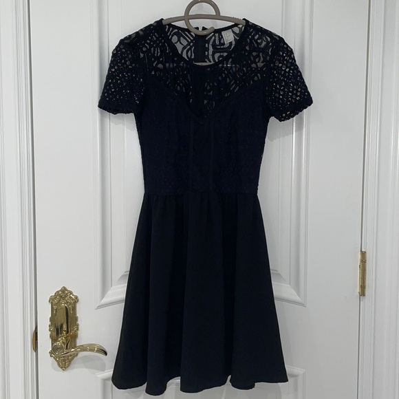 deep v neck mini dress Bold Black V-Neck with Cut-Out Cape Sleeves – Perfect for Trendy Street Style Black / L dev-position-most-loved:number:69 Team it with strappy Vestido Mini Lentejuela Brook Size:Pre-order 10XL